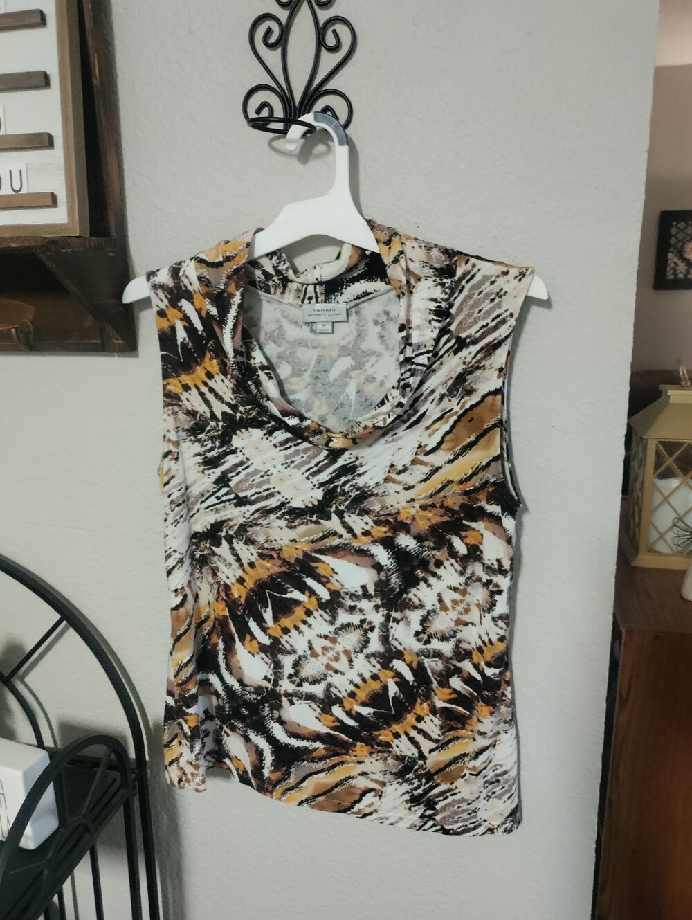 Tahari Blouse Size Medium